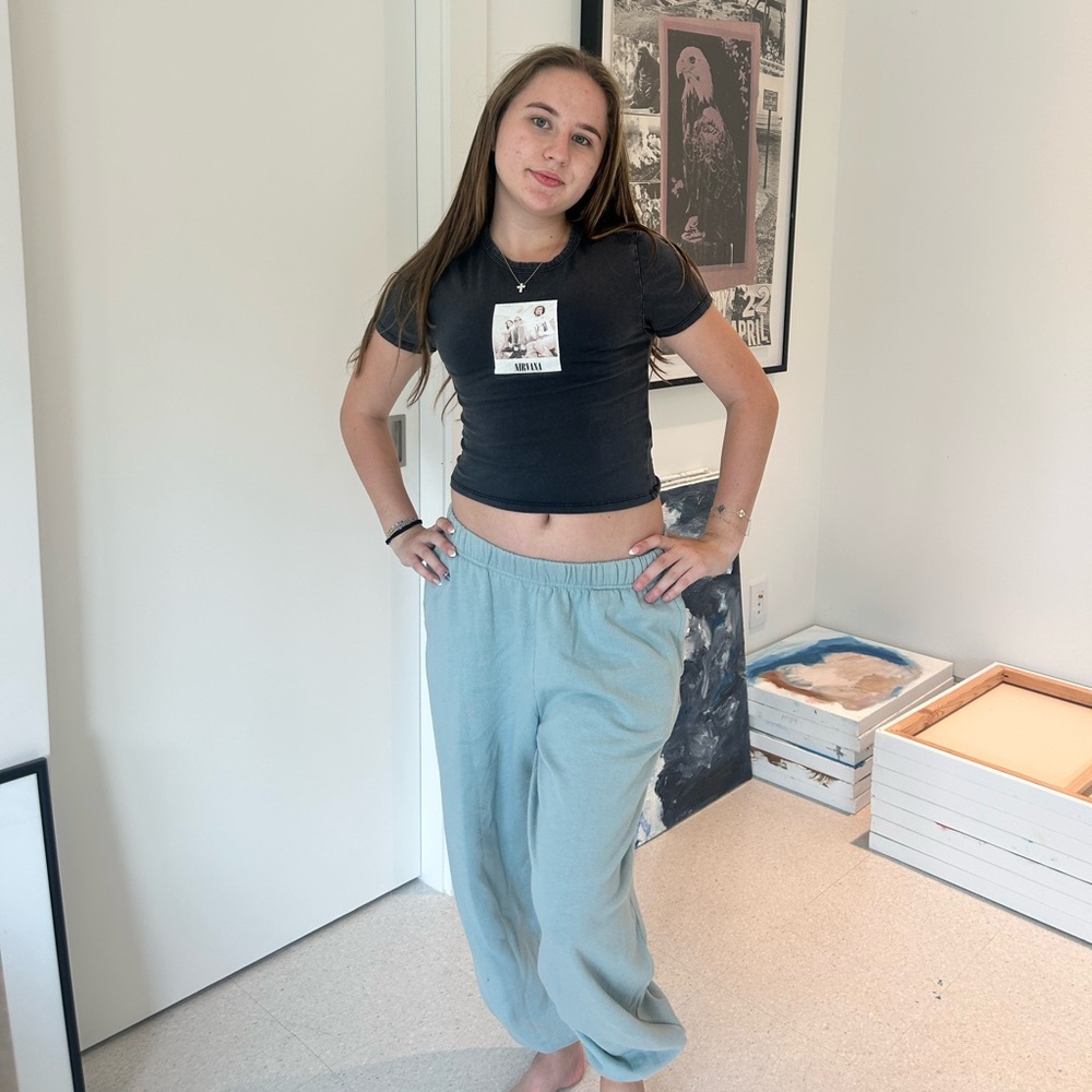 Green Sweats - Picture 5 of 5